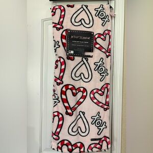 NWT Betsey Johnson Candy Cane Heart Soft Plush Blanket